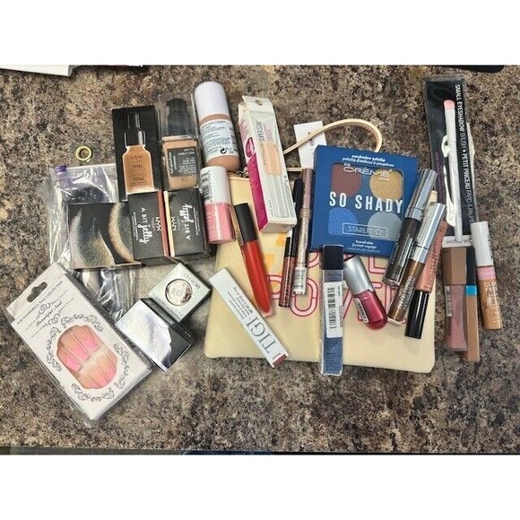 Lot of 27 Make Up Pieces NYX GSQ Covergirl Creme Shop Foundation Eye Shadow #11 - Picture 1 of 4